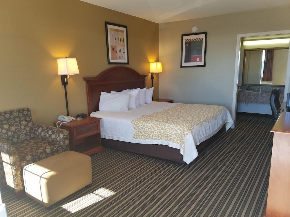 Days Inn by Wyndham Leesville photo 15