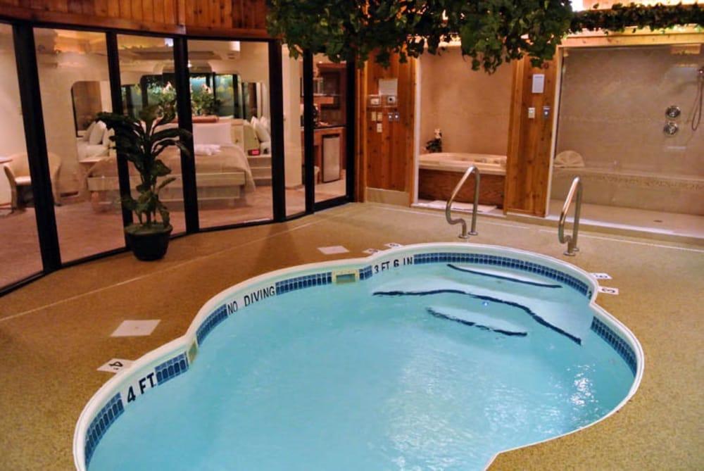Sybaris Pool Suites Indianapolis photo 27
