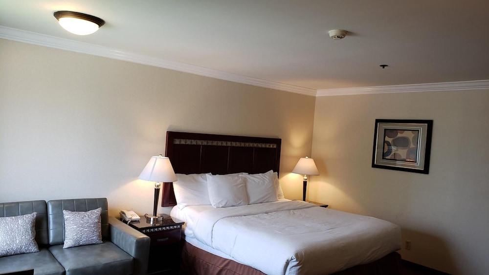 Oak Tree Inn photo 22