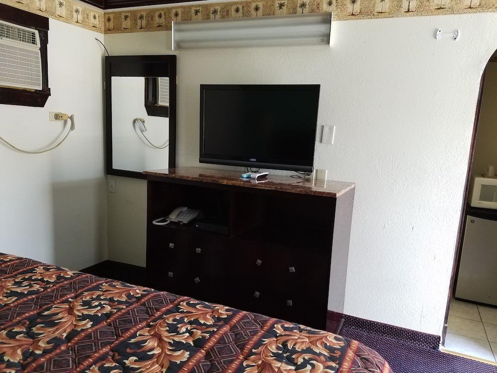 Luxury Inn & RV Park photo 17
