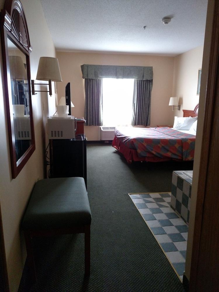 Holiday Inn Express Toledo West - Napoleon by IHG photo 2