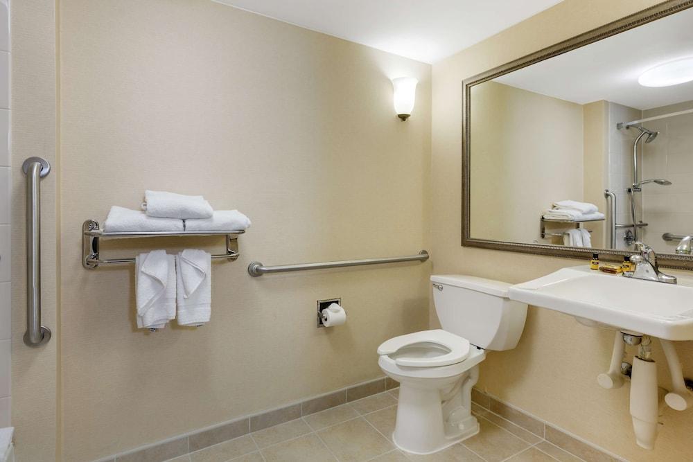 Clarion Inn North Haven - New Haven North photo 23