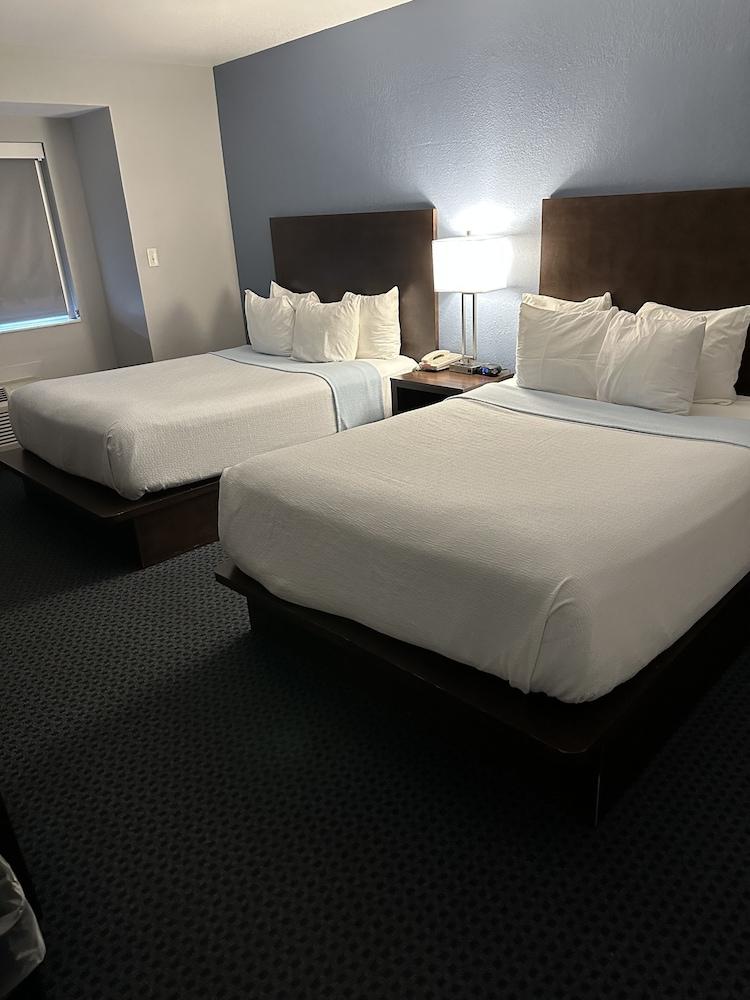Sugar Creek Inn & Suites photo 10