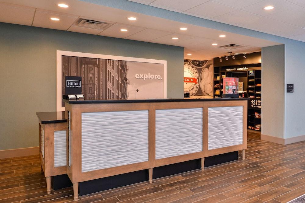 Hampton Inn Omaha Airport photo 2