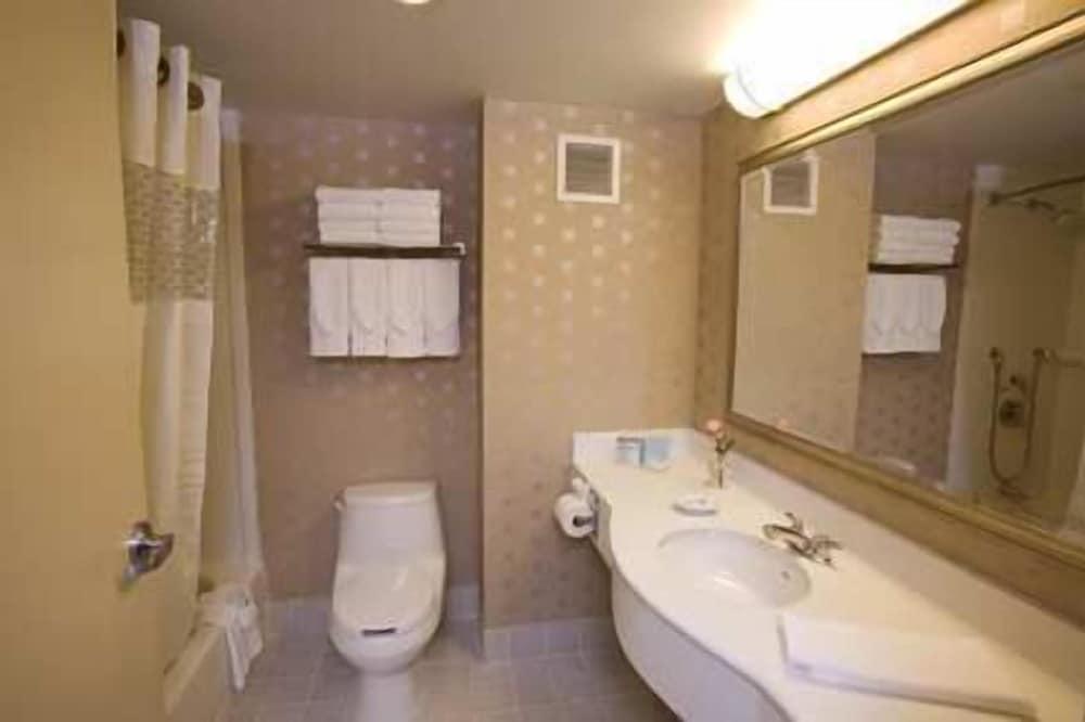 Hampton Inn & Suites Boston Crosstown Center photo 17
