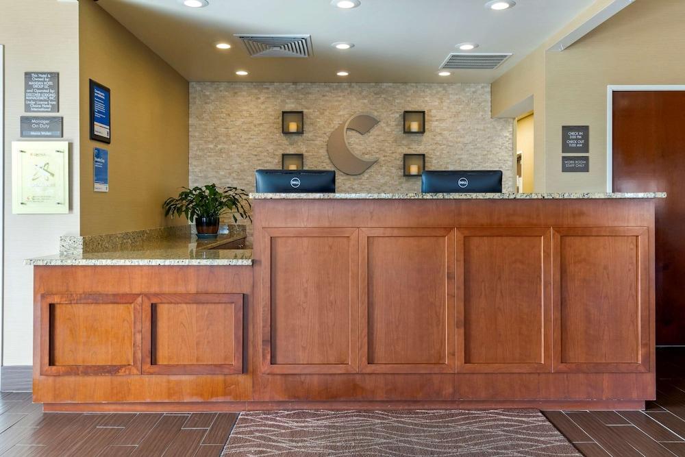 Comfort Inn & Suites Mandan - Bismarck photo 2