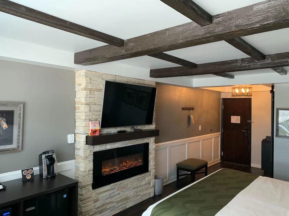 Cedar Stables Inn and Suites photo 6
