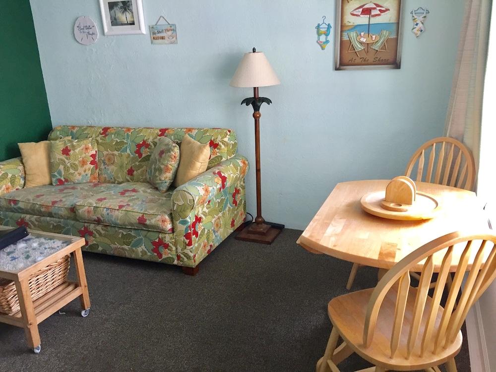 Lollipop Motel photo 20