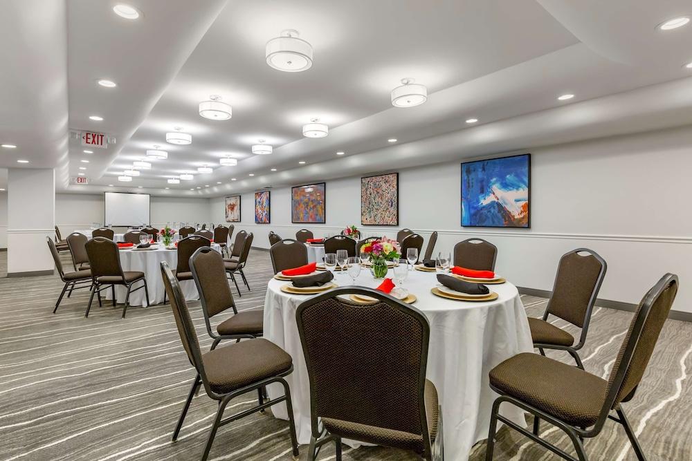 Best Western Premier Rockville Hotel & Suites photo 31