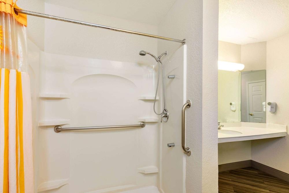Travelodge by Wyndham El Paso - Airport photo 23
