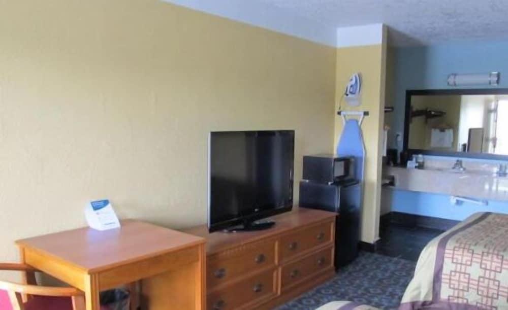 Econo Lodge photo 6