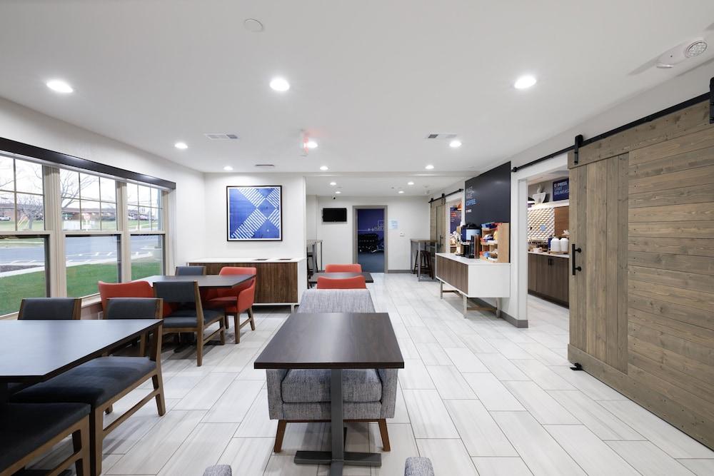 Holiday Inn Express & Suites Zion by IHG photo 29
