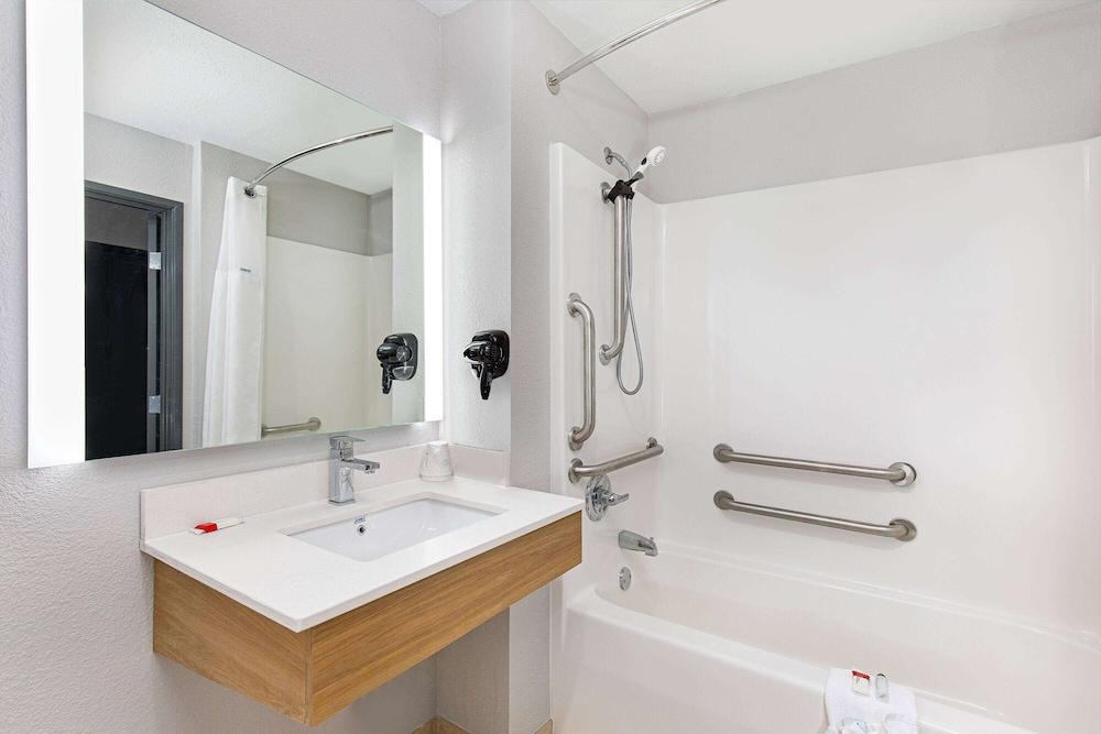 Microtel Inn & Suites by Wyndham Manchester photo 14