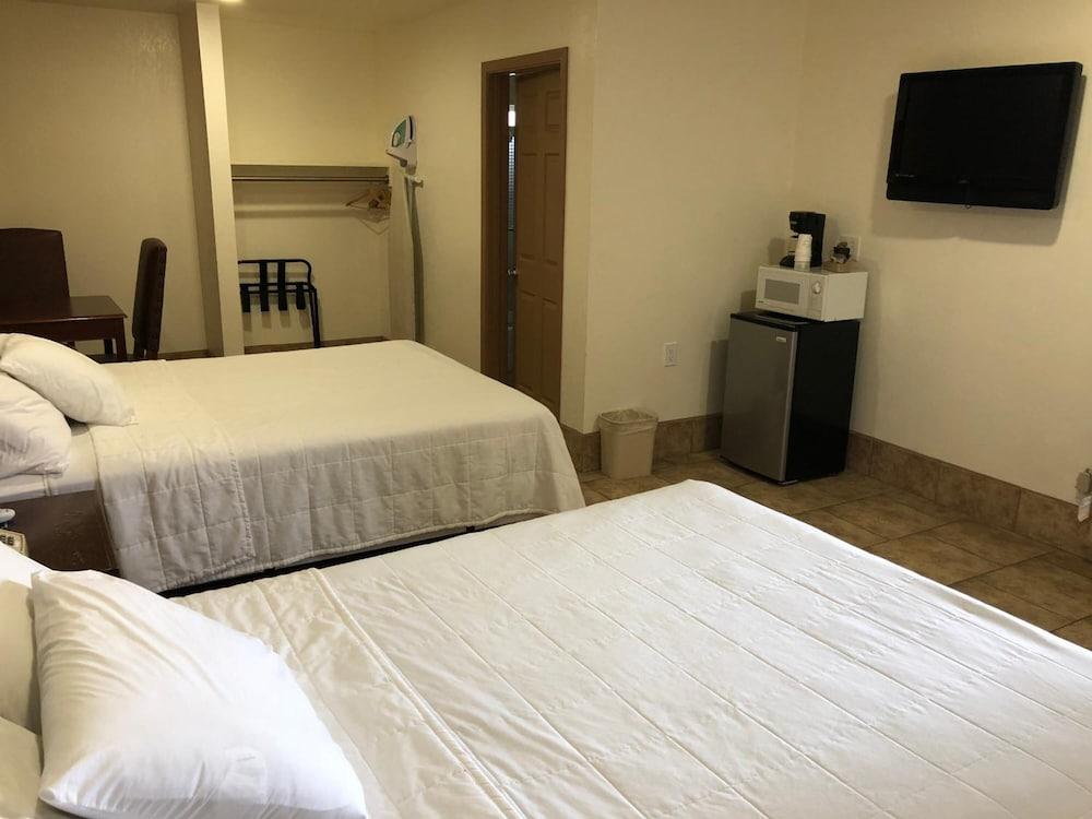 Topper Motel photo 16