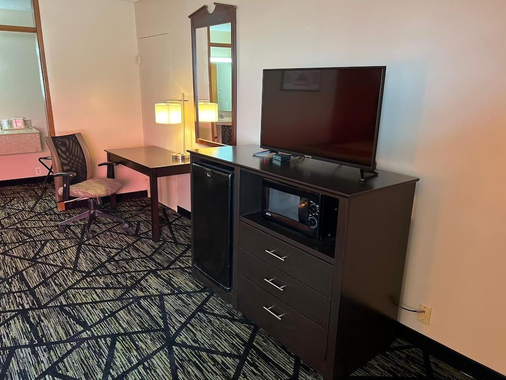 Travelerslodge Motel photo 12