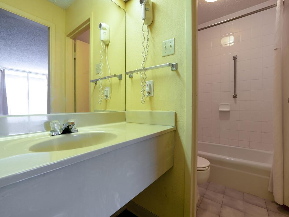 121 Motel Henderson photo 34