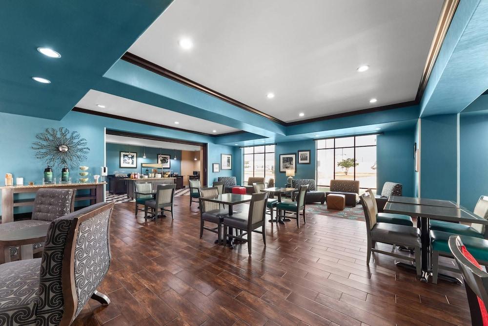 Quality Inn & Suites Pearsall photo 6