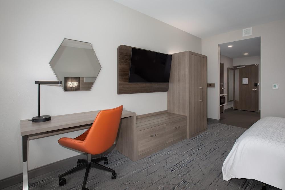 Holiday Inn Express and Suites Burley by IHG photo 3