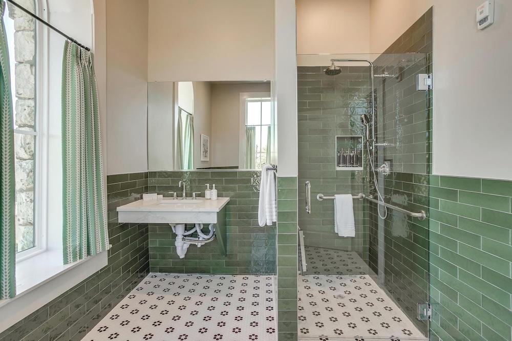 Nutt House Hotel photo 80