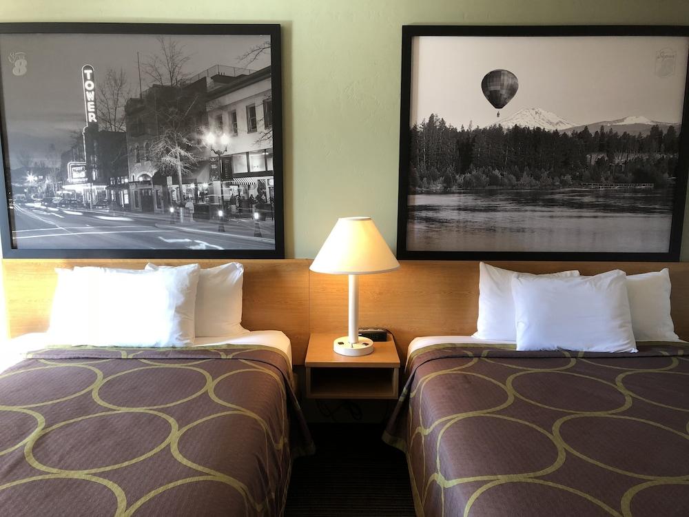 Super 8 by Wyndham Bend photo 9