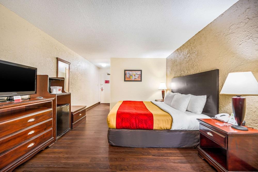 Econo Lodge Corinth photo 8