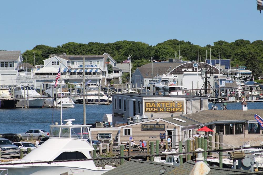 Ocean Street Inn on Hyannis Harbor photo 7