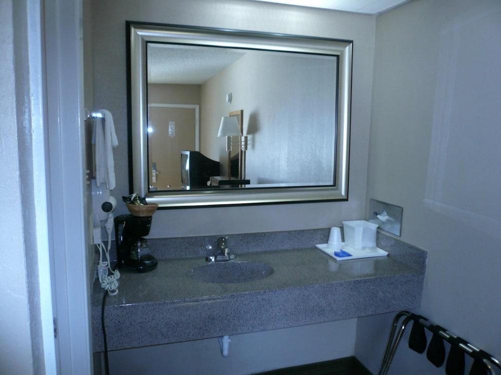 Executive Inn by OYO Kilgore North photo 3