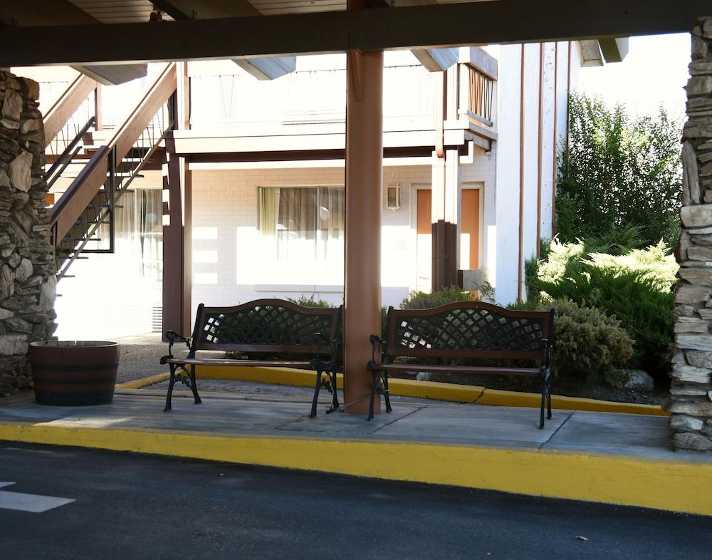 Thunderbird Motel photo 30