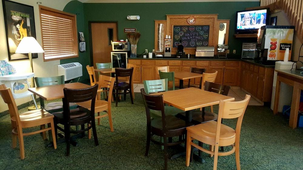 Holiday Inn Express Garden City East by IHG photo 25