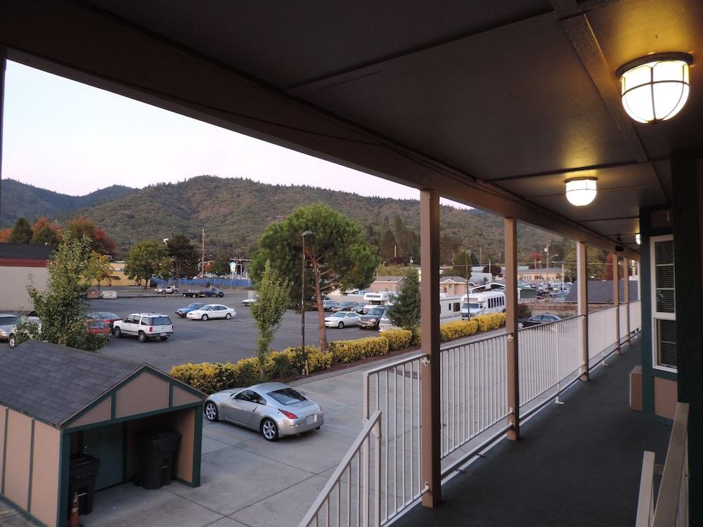 Sweet Breeze Inn photo 26