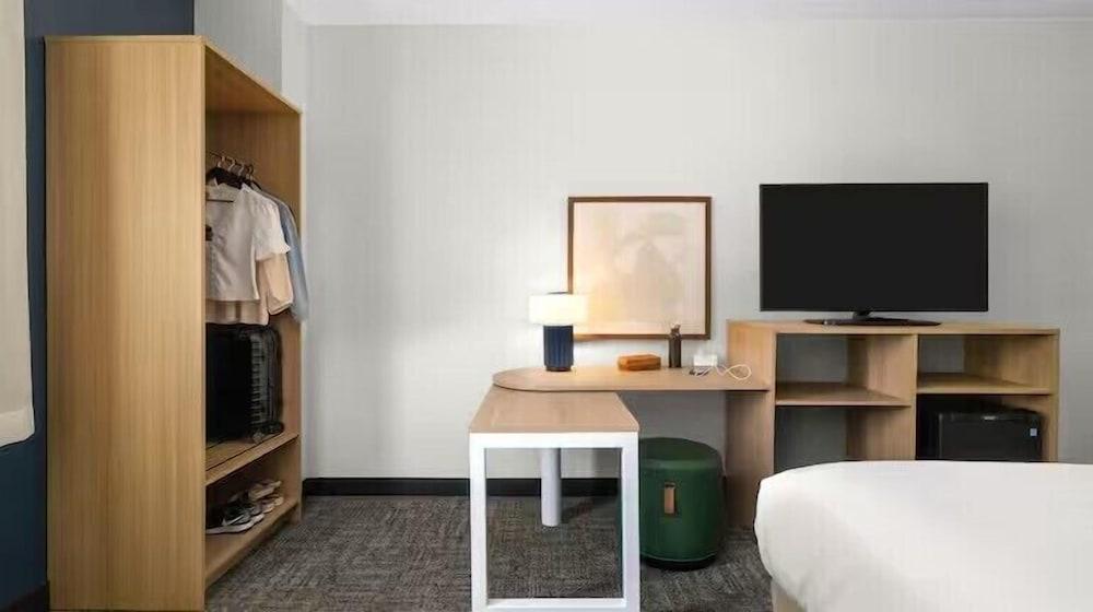 Spark by Hilton Norfolk photo 12