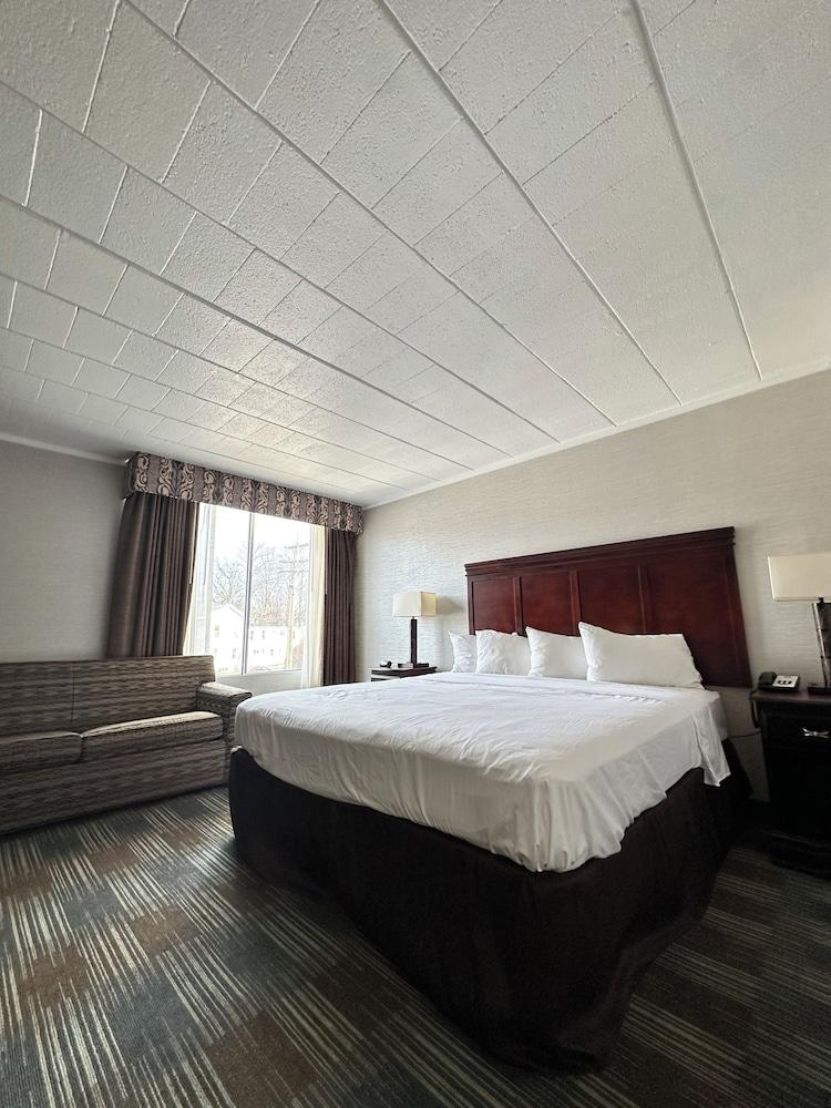 Finger Lakes Inn & Suites photo 13