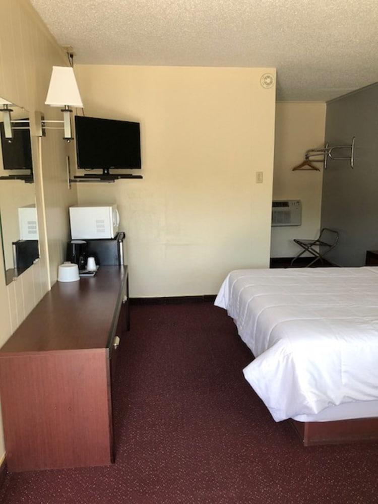 Pine Needles Inn photo 22