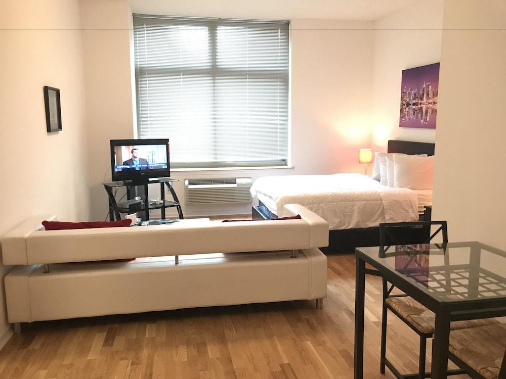 Downtown Luxury Suites photo 25