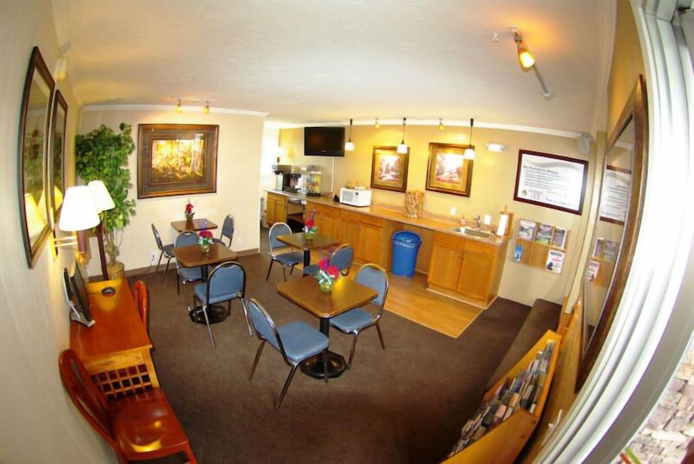 Gateway Inn photo 35