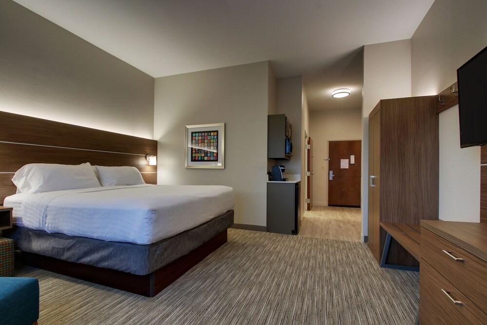 Holiday Inn Express Hotel & Suites Vernon College Area by IHG photo 23