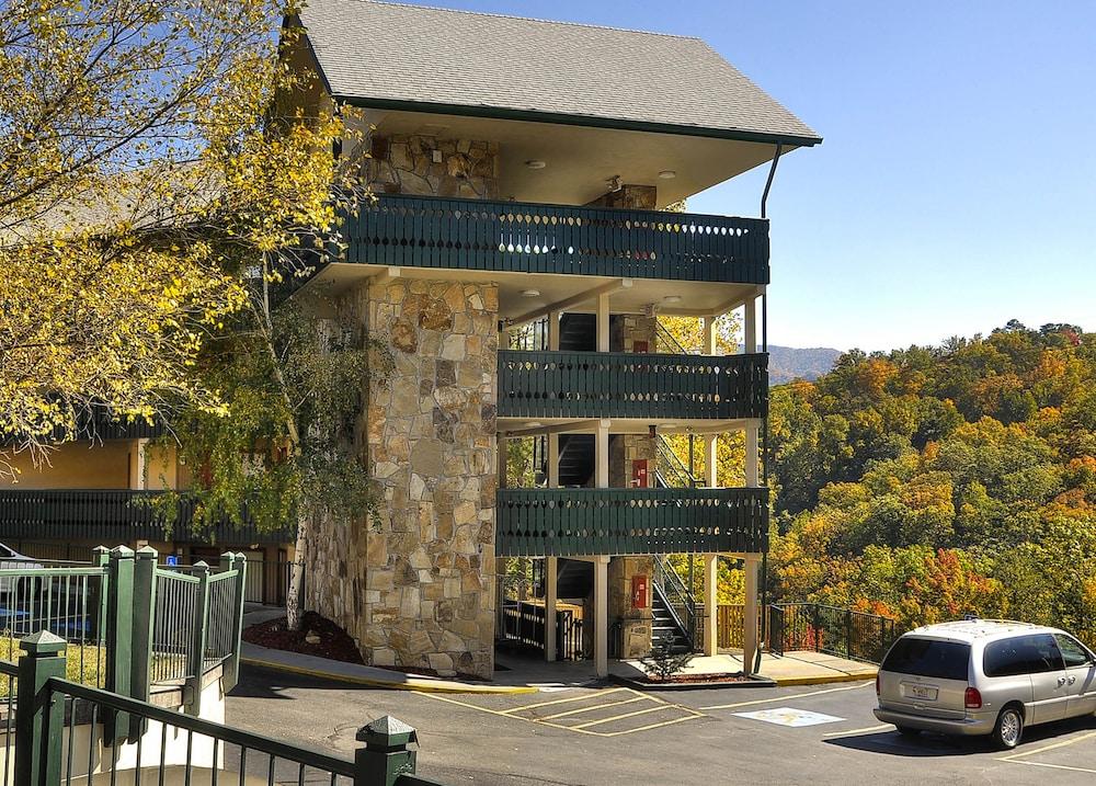 Laurel Point Resort photo 42