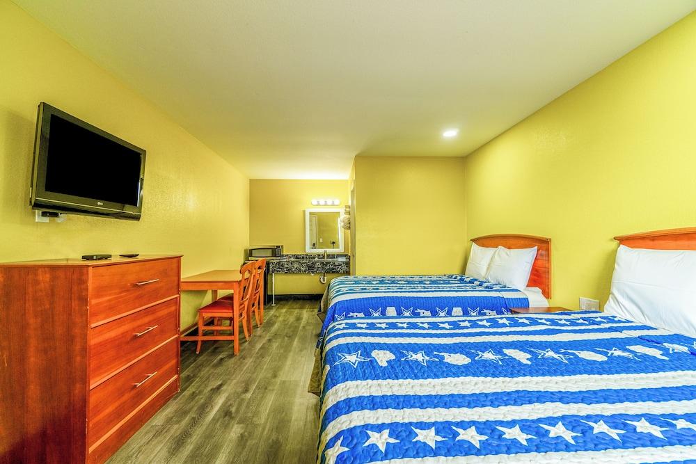 Regency Inn By OYO Rockdale TX photo 21