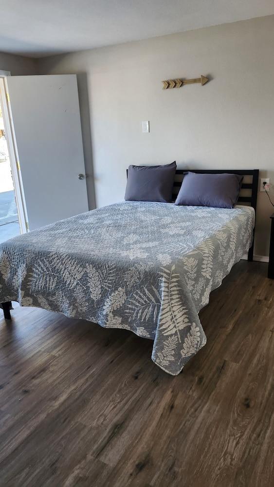 Golden Arrow Motel photo 20