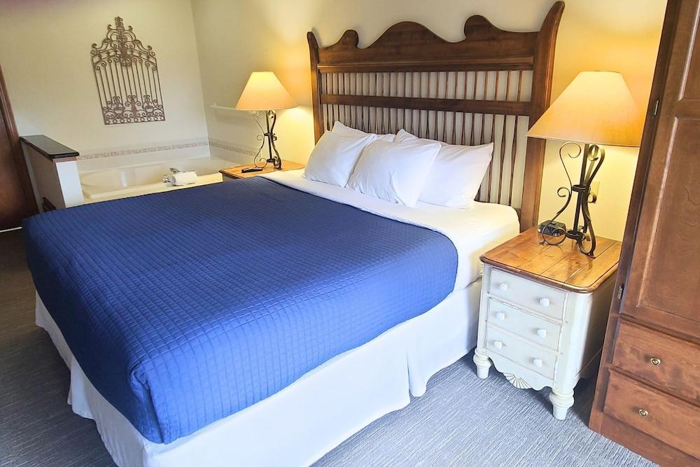 Bridgeport Waterfront Resort photo 11