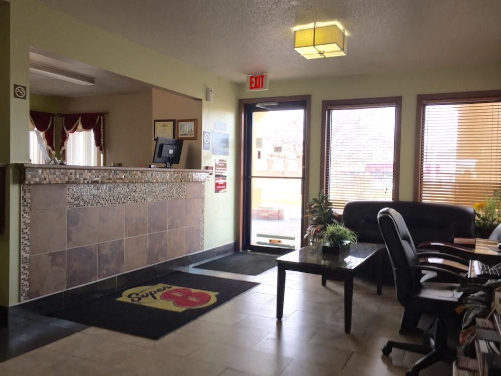 Super 8 by Wyndham Muncie/Ball St. College Area — hotel in Muncie