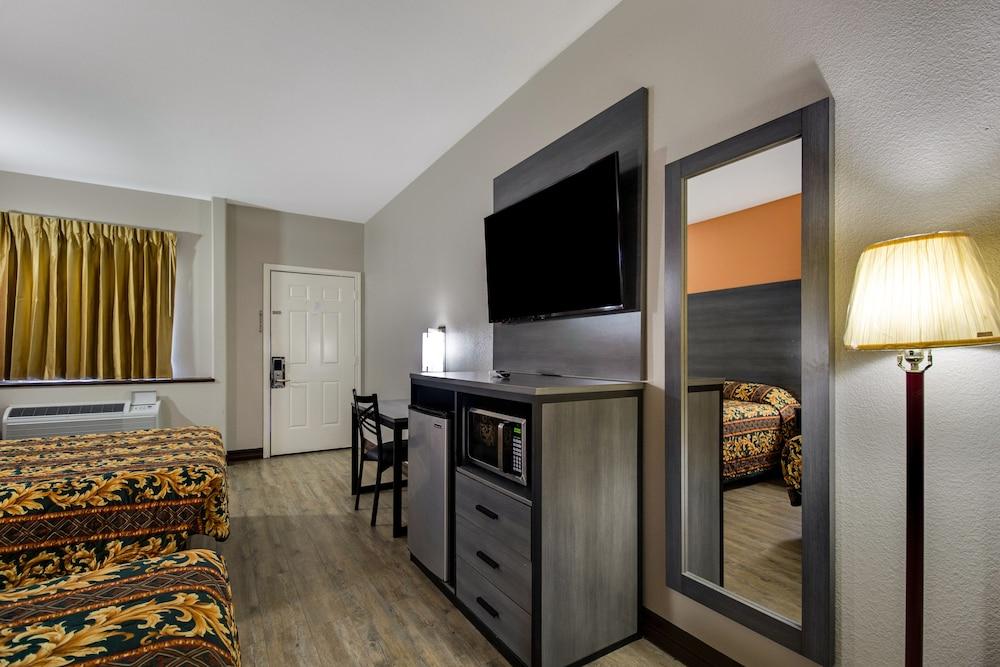 Executive Inn & Suites photo 7