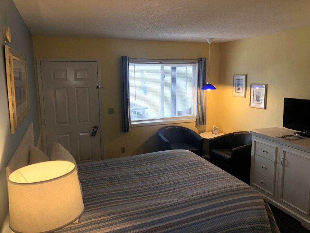 Harbor's Edge Motel photo 9
