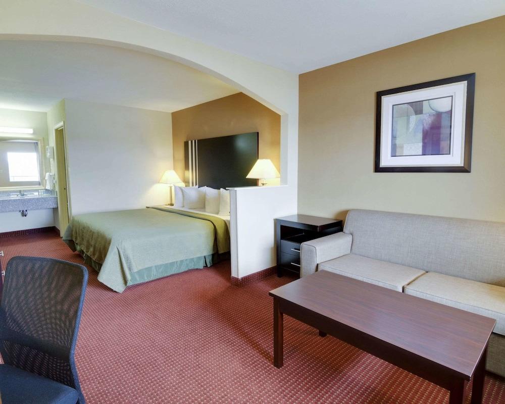 Quality Inn & Suites Clarksville photo 4