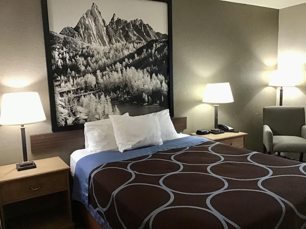 Super 8 by Wyndham Spokane/West photo 9