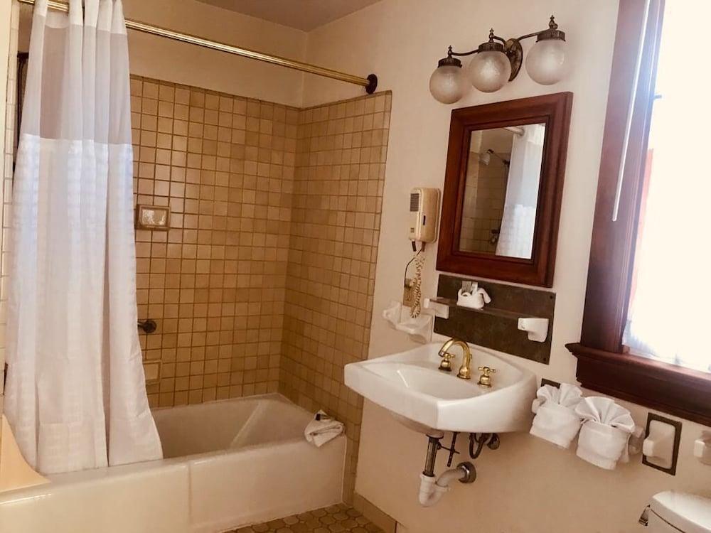 Pacific Grove Inn photo 58