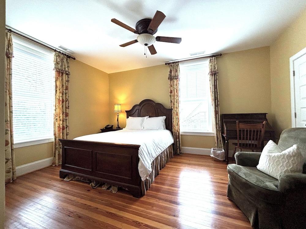 Grand Lux Inn photo 14