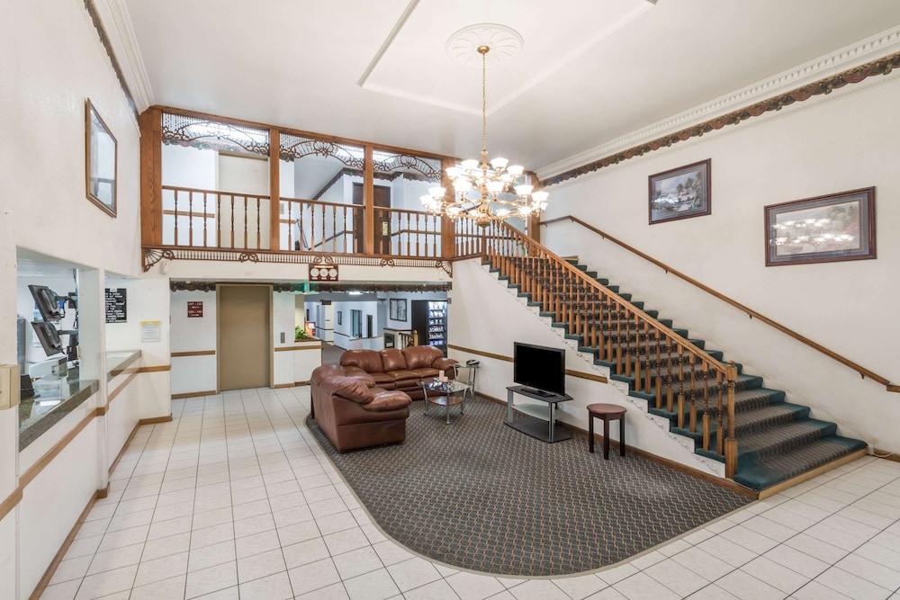 Days Inn by Wyndham Evanston WY photo 2