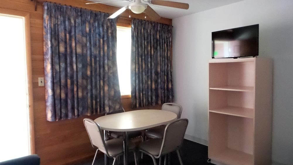 Golden Rail Motel photo 9