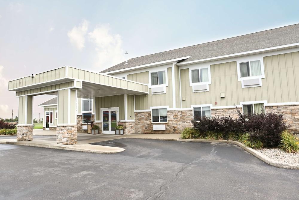 GrandStay Hotel & Suites Perham photo 1